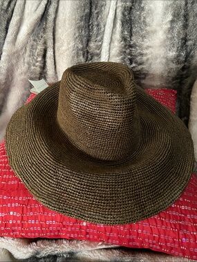 Wyeth Stunning Adjustable Straw Hat NWT